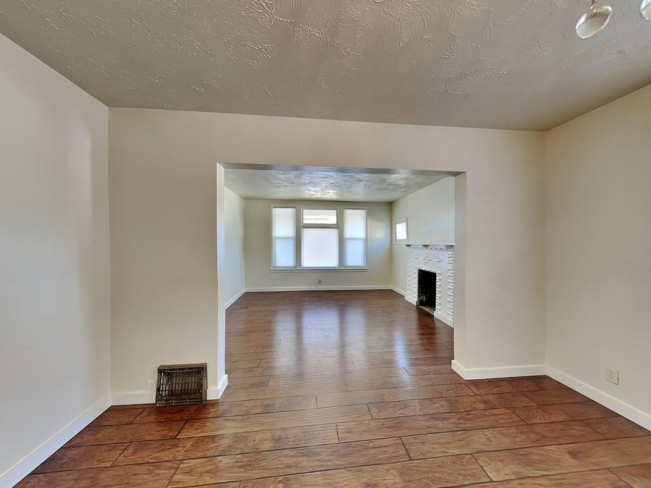 914 E Indiana Ave - Photo 7 of 28