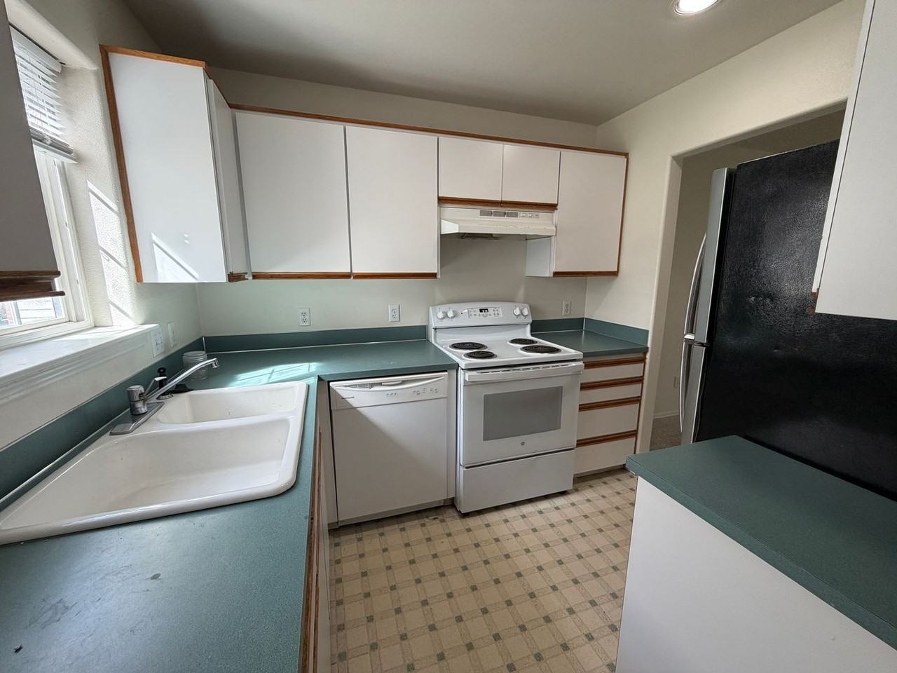 1245 Country Glen Ave Ne - Photo 3 of 9