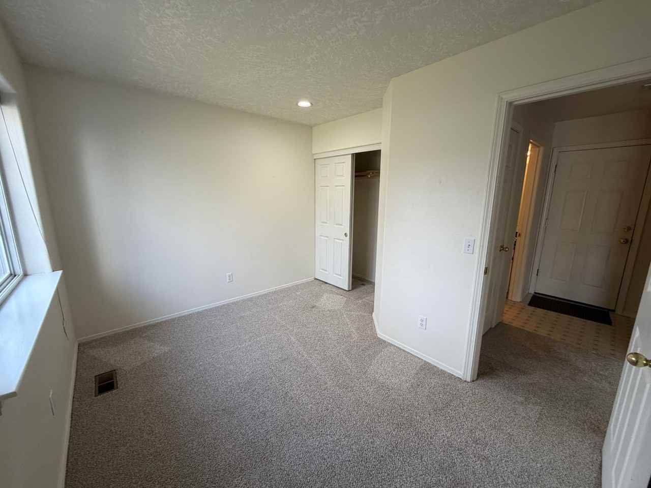 1245 Country Glen Ave Ne - Photo 4 of 9