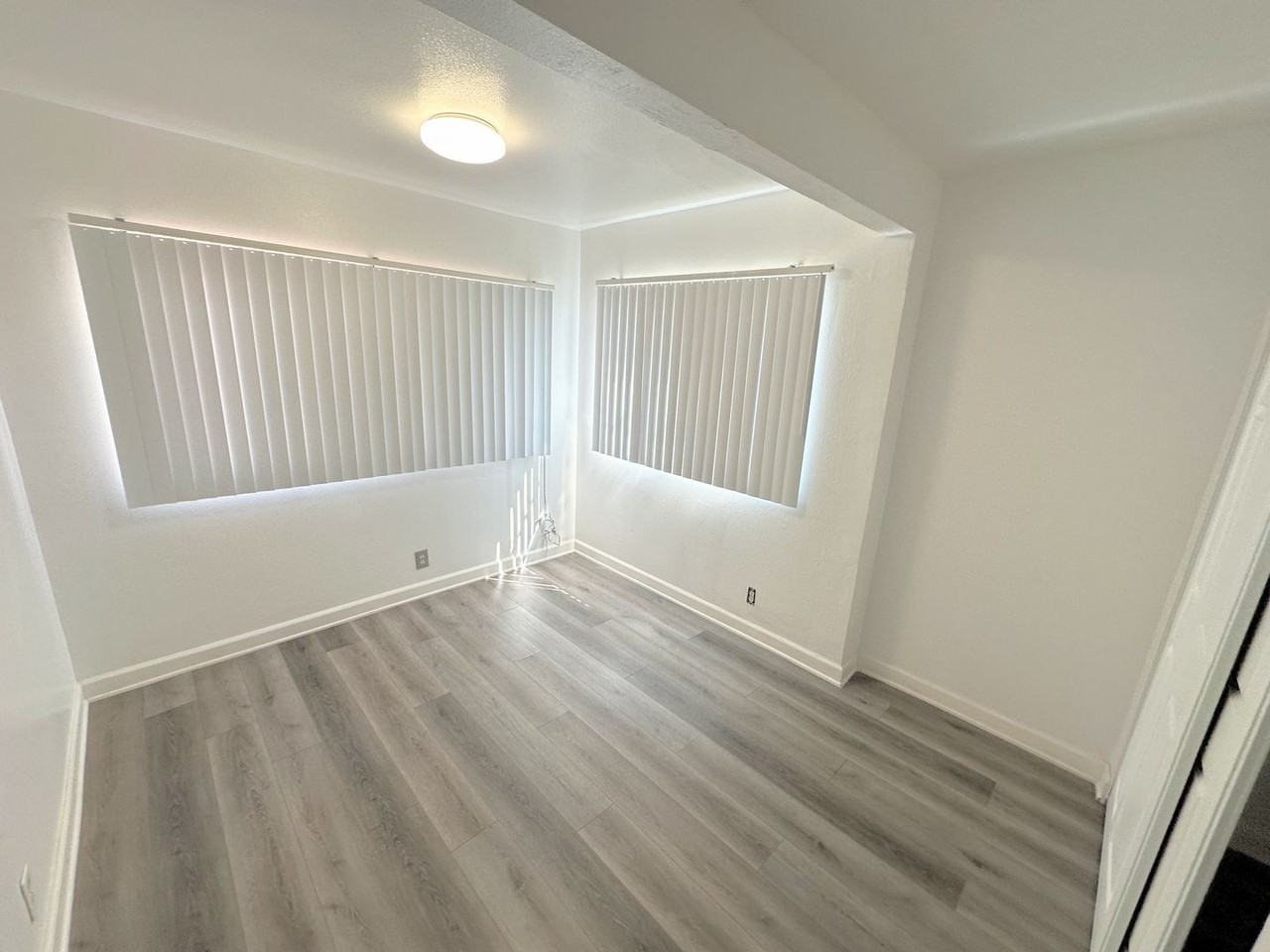 2051 W 54th St #2051 - Photo 5 of 10