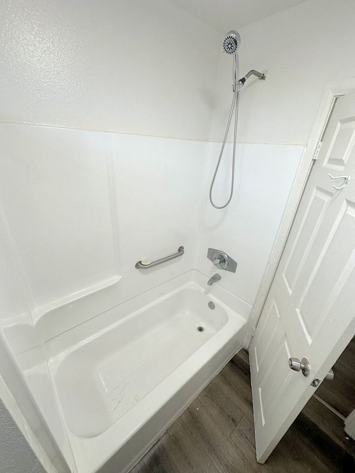 2051 W 54th St #2051 - Photo 7 of 10