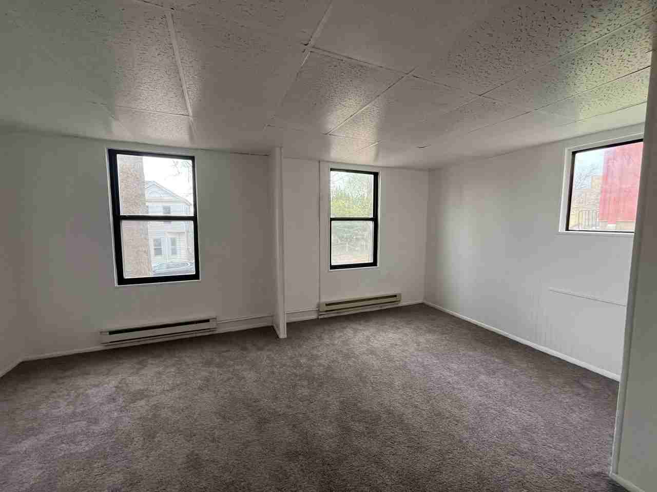 1028 E 5th St - Photo 2 of 5