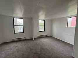 featured image of 1028 E 5th St