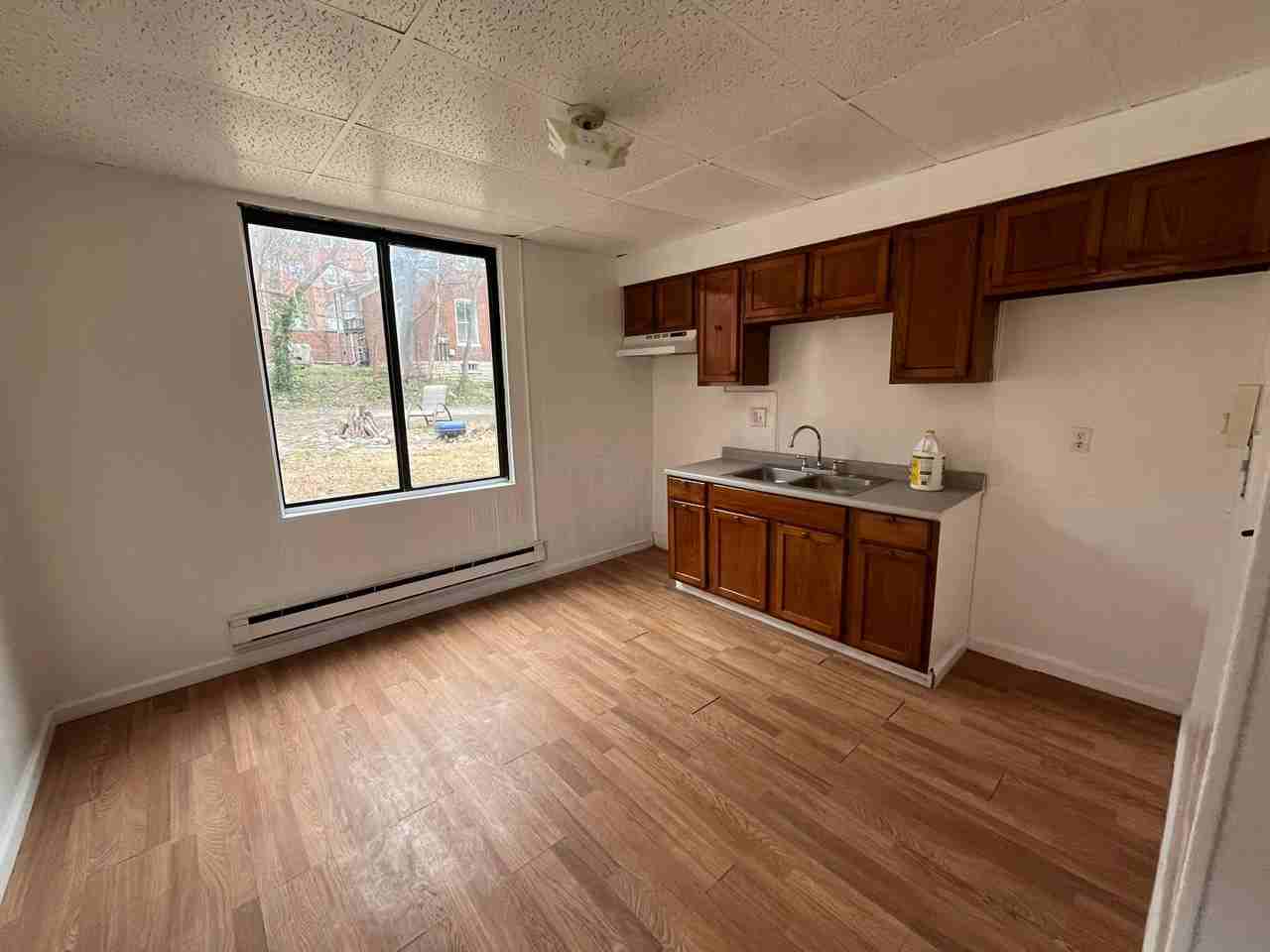 1028 E 5th St - Photo 3 of 5