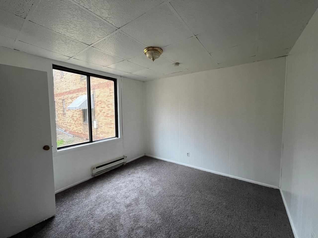 1028 E 5th St - Photo 4 of 5