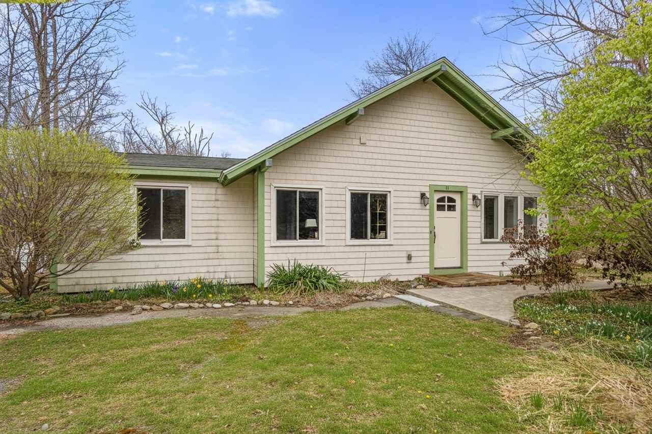 11 Stockholm Ave - Photo 2 of 36