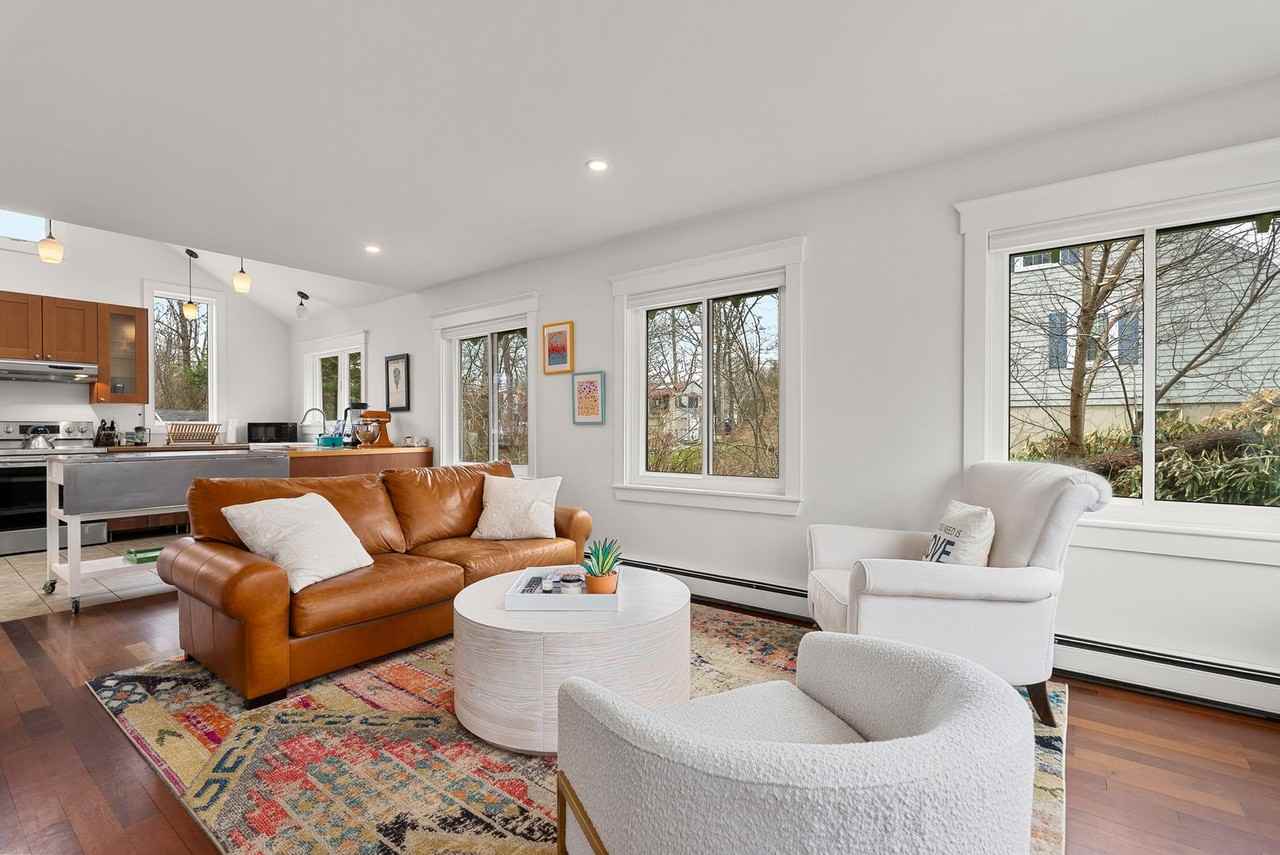 11 Stockholm Ave - Photo 5 of 36