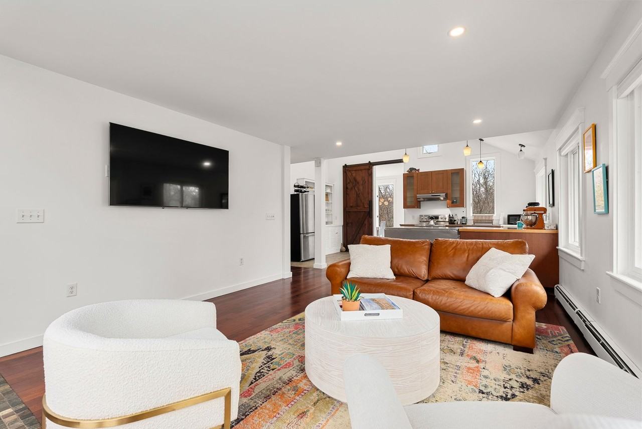 11 Stockholm Ave - Photo 6 of 36