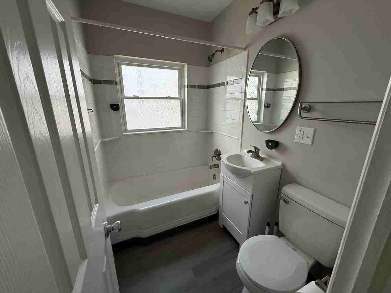 325 E Englewood Ave - Photo 7 of 8