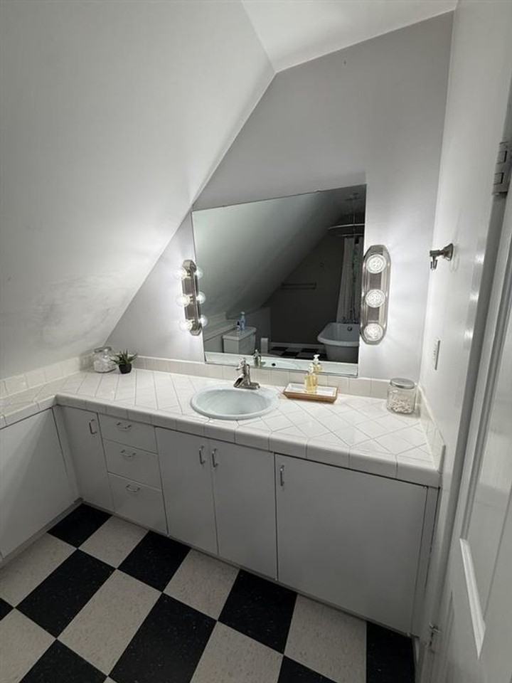 2251 Nw Hoyt St - Photo 7 of 10