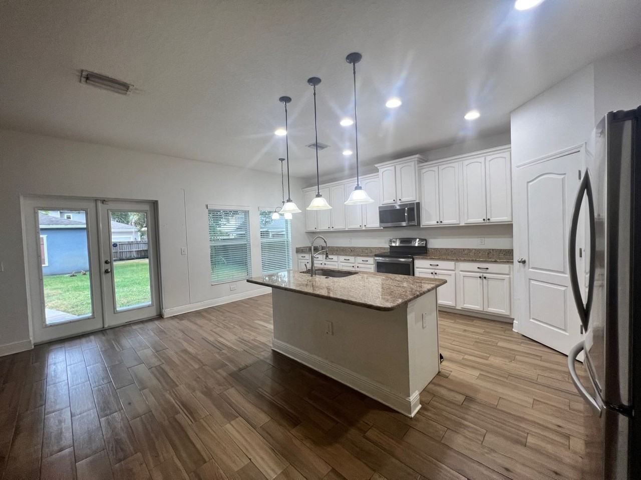 1133 14th St N - Photo 5 of 44