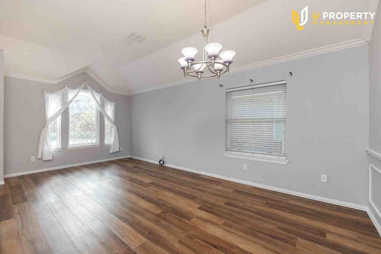 6513 Redwood Ln - Photo 2 of 29