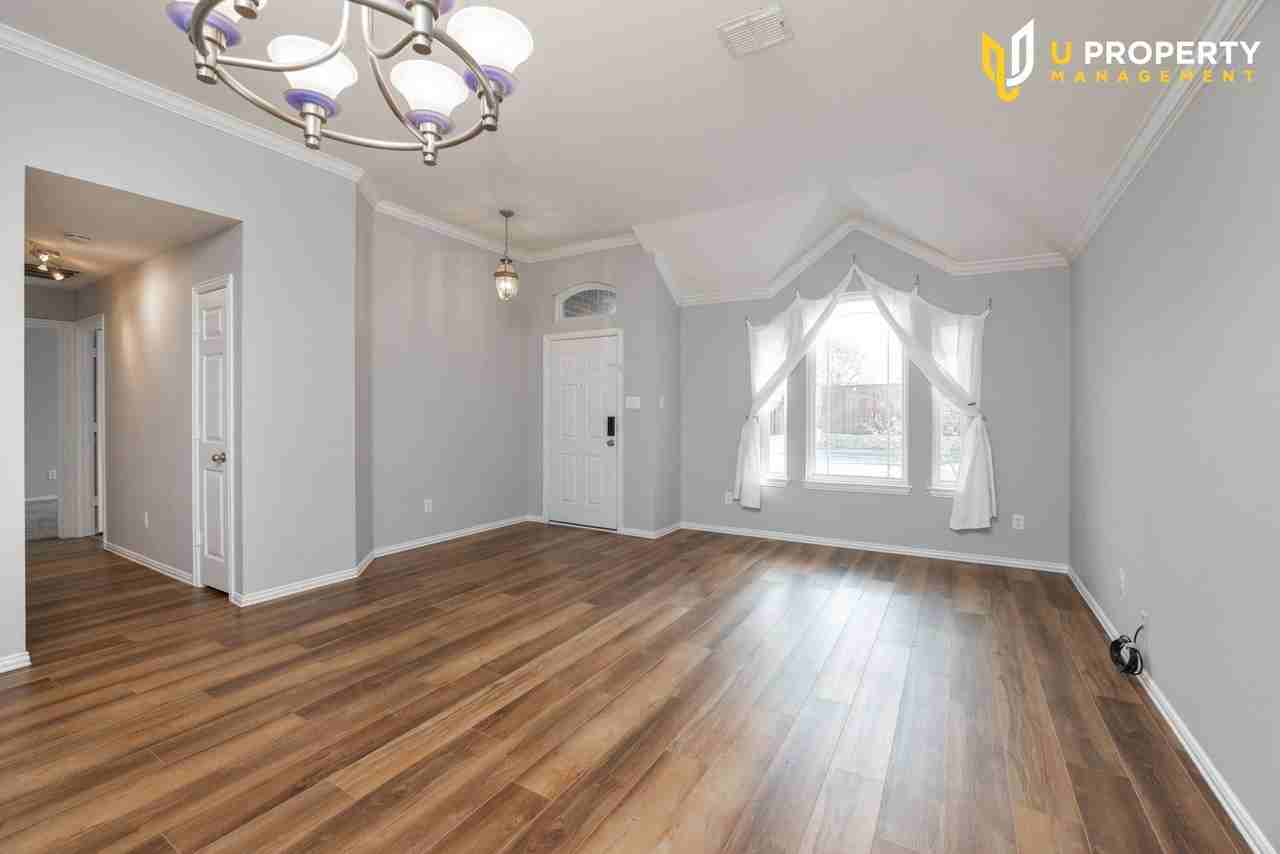 6513 Redwood Ln - Photo 3 of 29