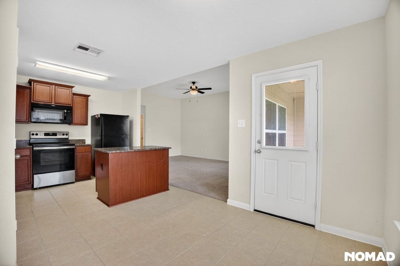 2331 Golden Brandy Ln - Photo 4 of 17