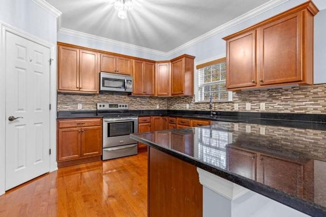 7160 Neville Dr - Photo 3 of 33