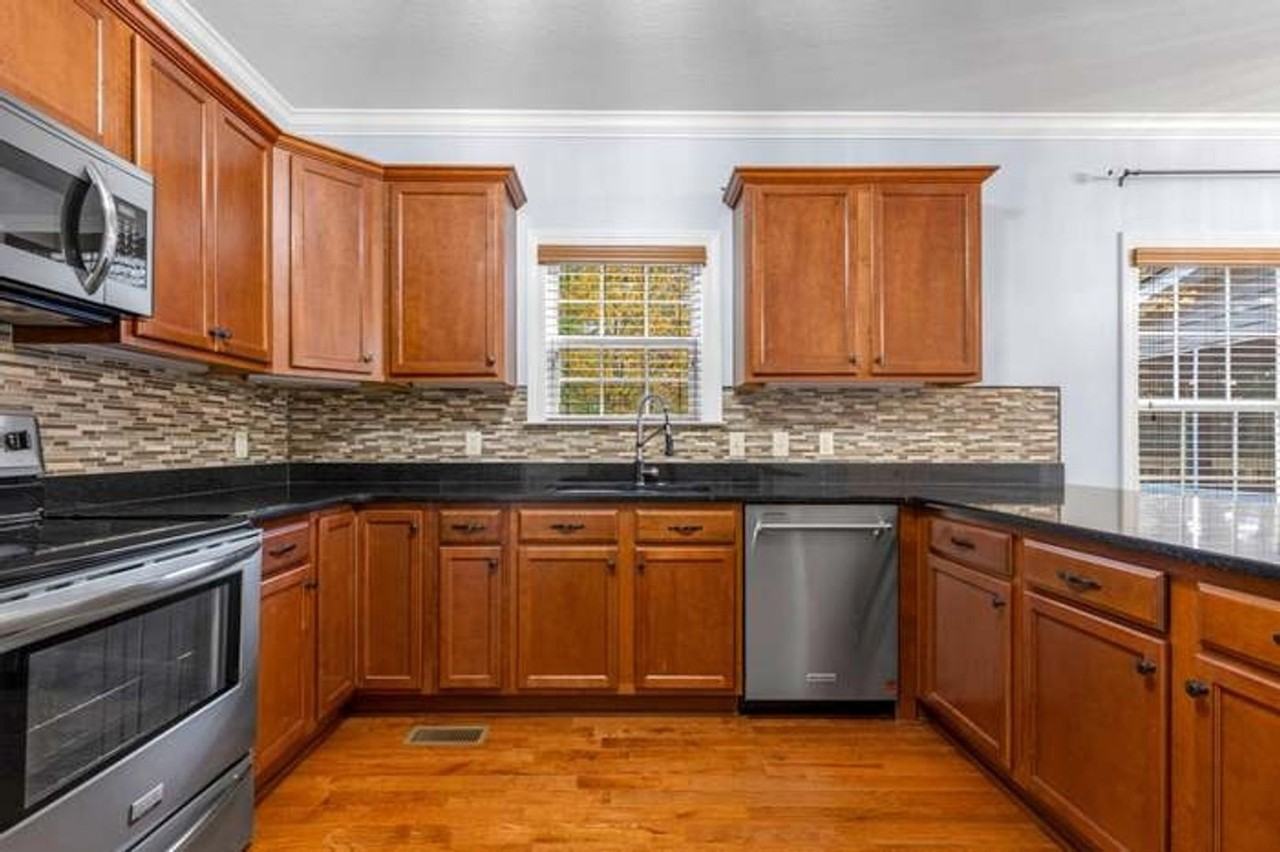 7160 Neville Dr - Photo 4 of 33