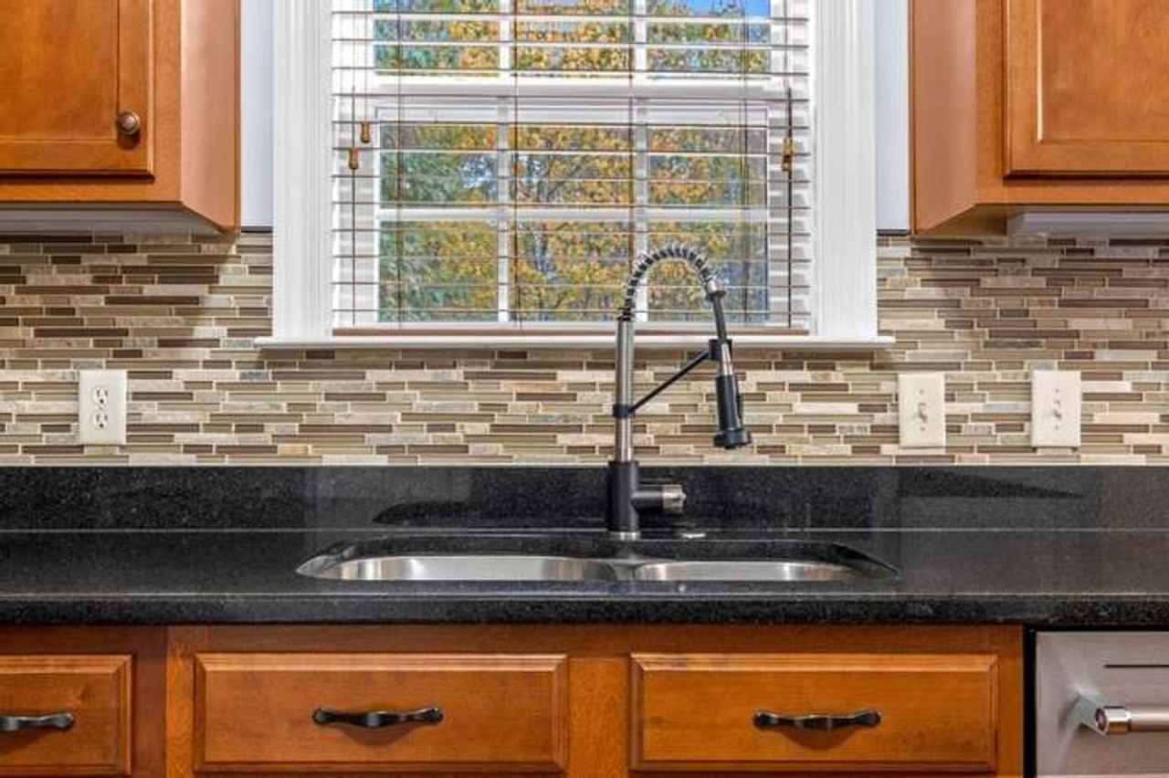 7160 Neville Dr - Photo 6 of 33