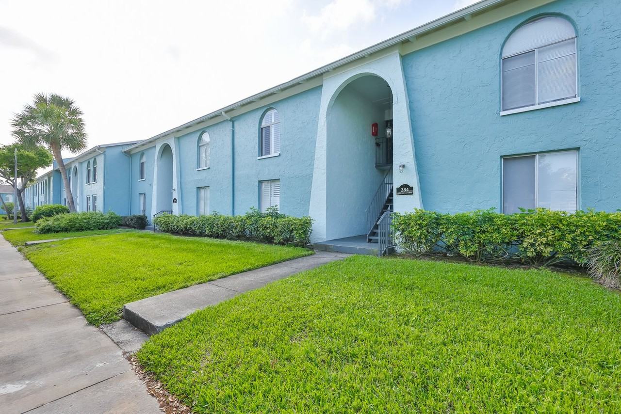 284 115th Ave N #3 - Photo 4 of 32