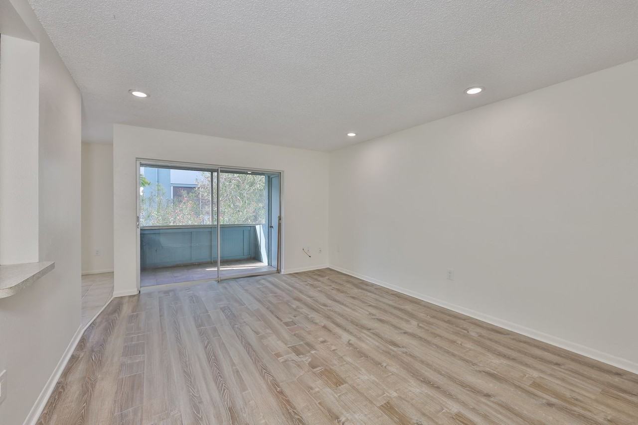 284 115th Ave N #3 - Photo 7 of 32