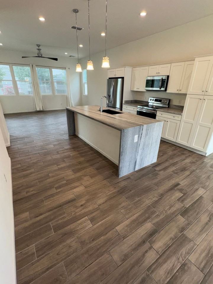 383 N 157th Ln - Photo 6 of 33