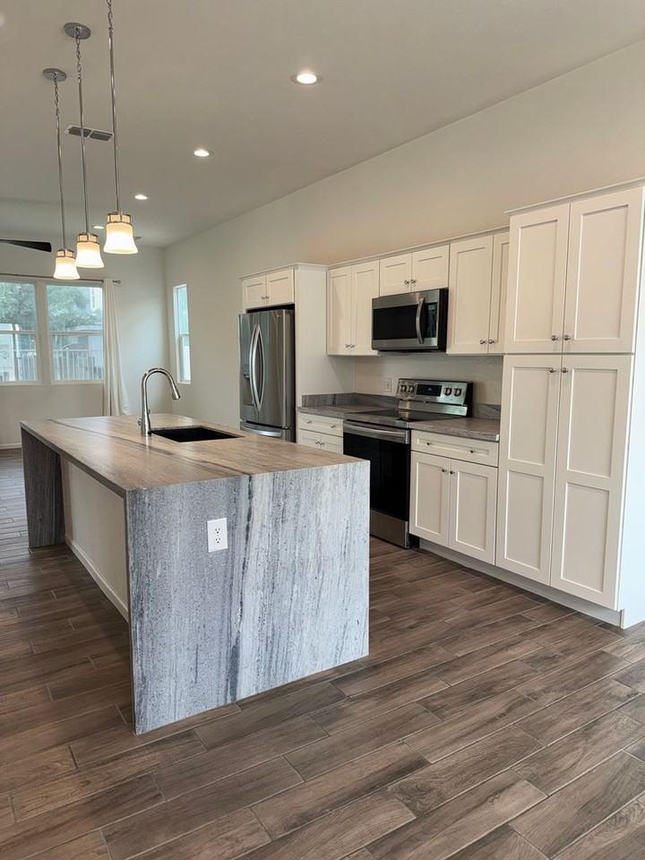 383 N 157th Ln - Photo 7 of 33