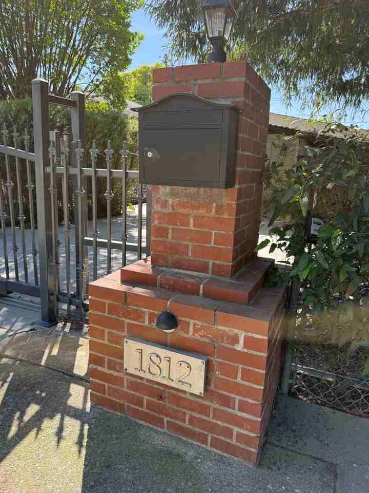 1812 Wentworth Ave - Photo 2 of 38