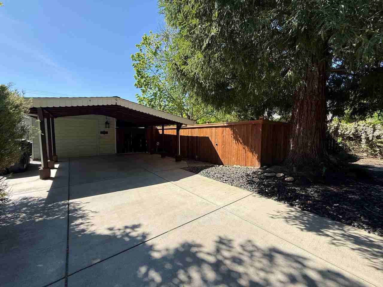 1812 Wentworth Ave - Photo 3 of 38