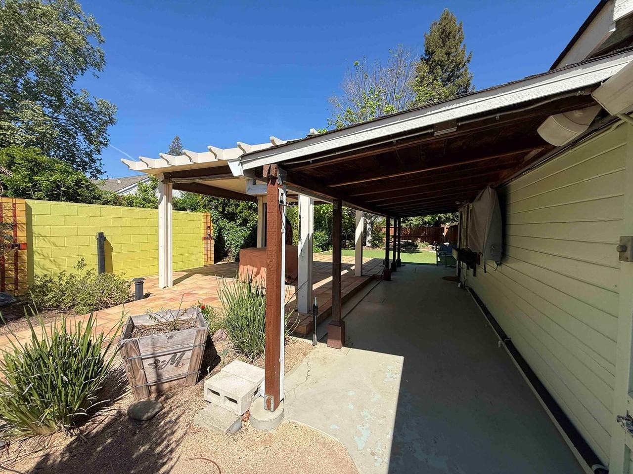 1812 Wentworth Ave - Photo 7 of 38