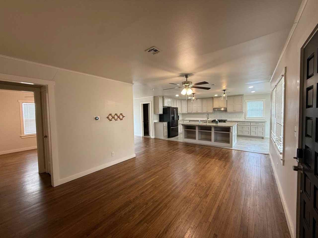 330 S 5th Pl - Photo 3 of 26