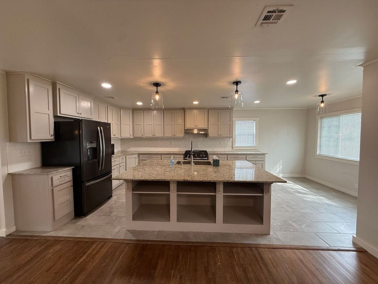 330 S 5th Pl - Photo 5 of 26