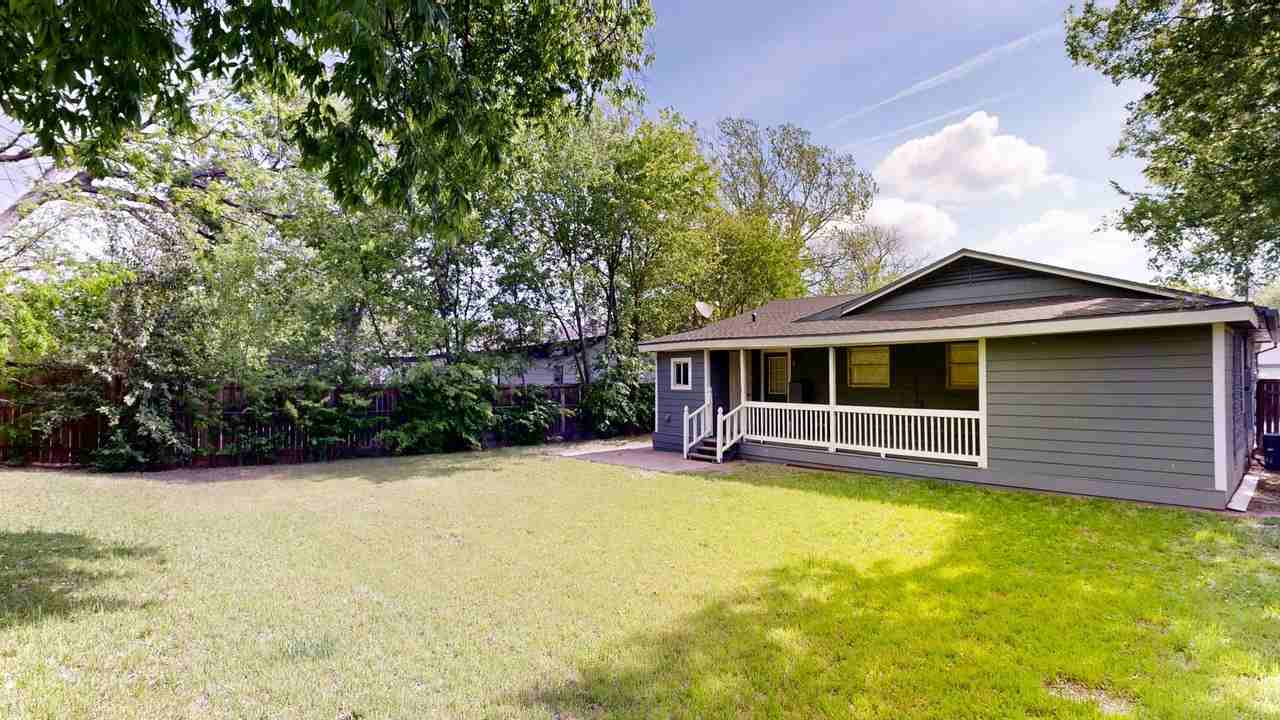 1007 Houston St - Photo 6 of 18