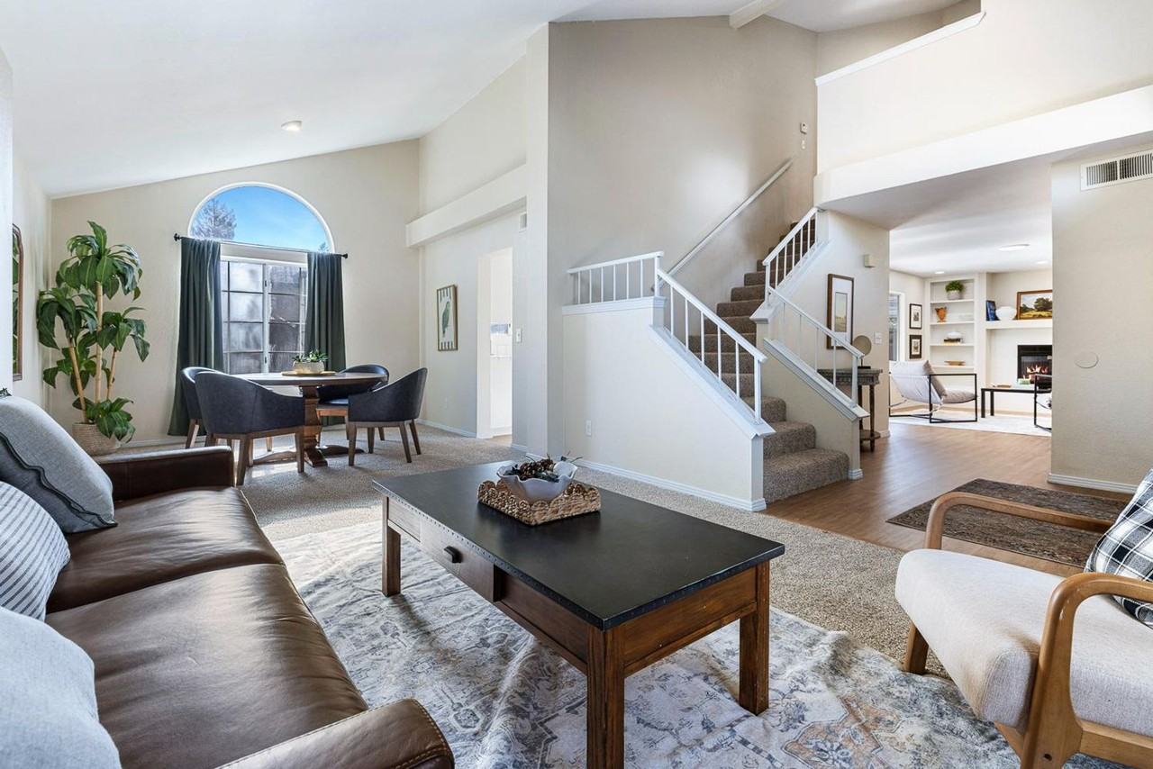 805 E Buckhill Rd - Photo 5 of 25