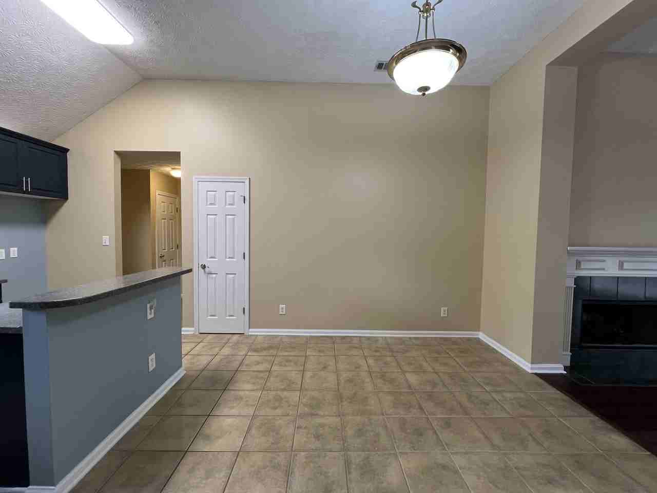 949 Autumn Ridge Rd - Photo 4 of 17