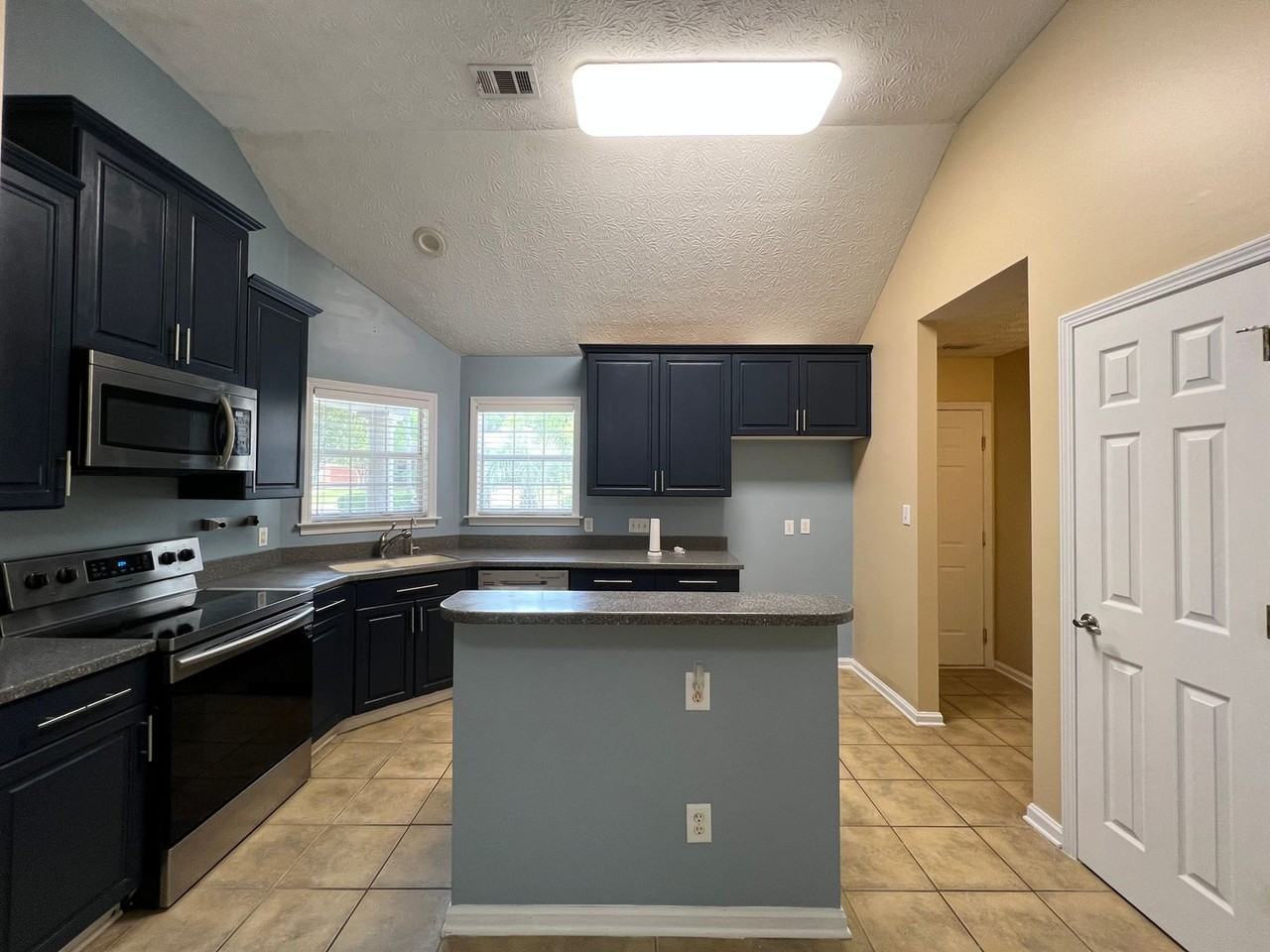 949 Autumn Ridge Rd - Photo 5 of 17