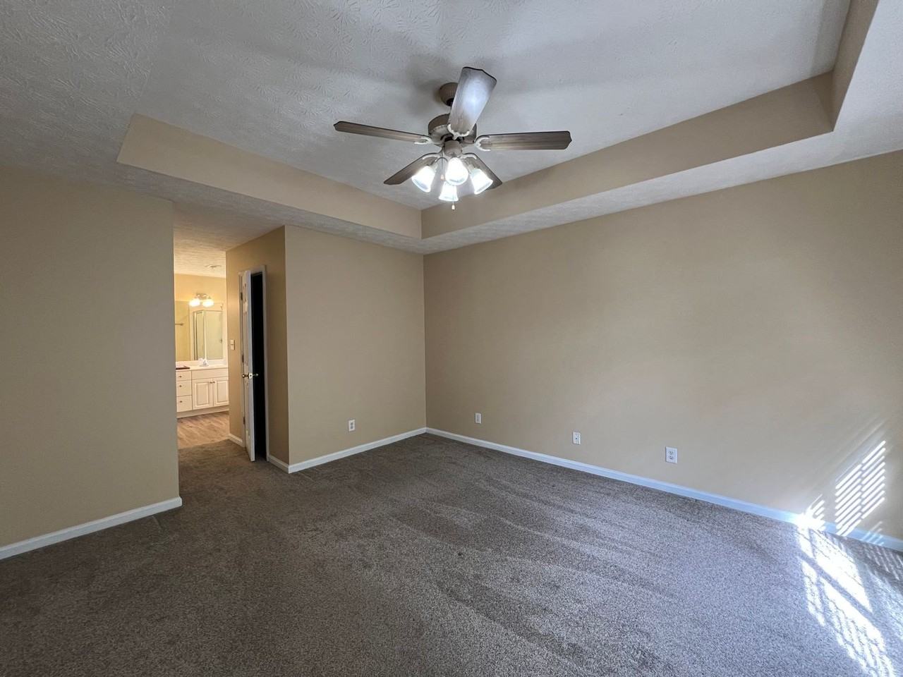 949 Autumn Ridge Rd - Photo 6 of 17