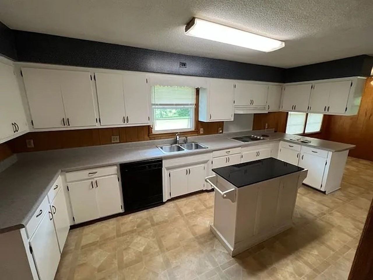 3609 Sherwood Dr - Photo 4 of 8