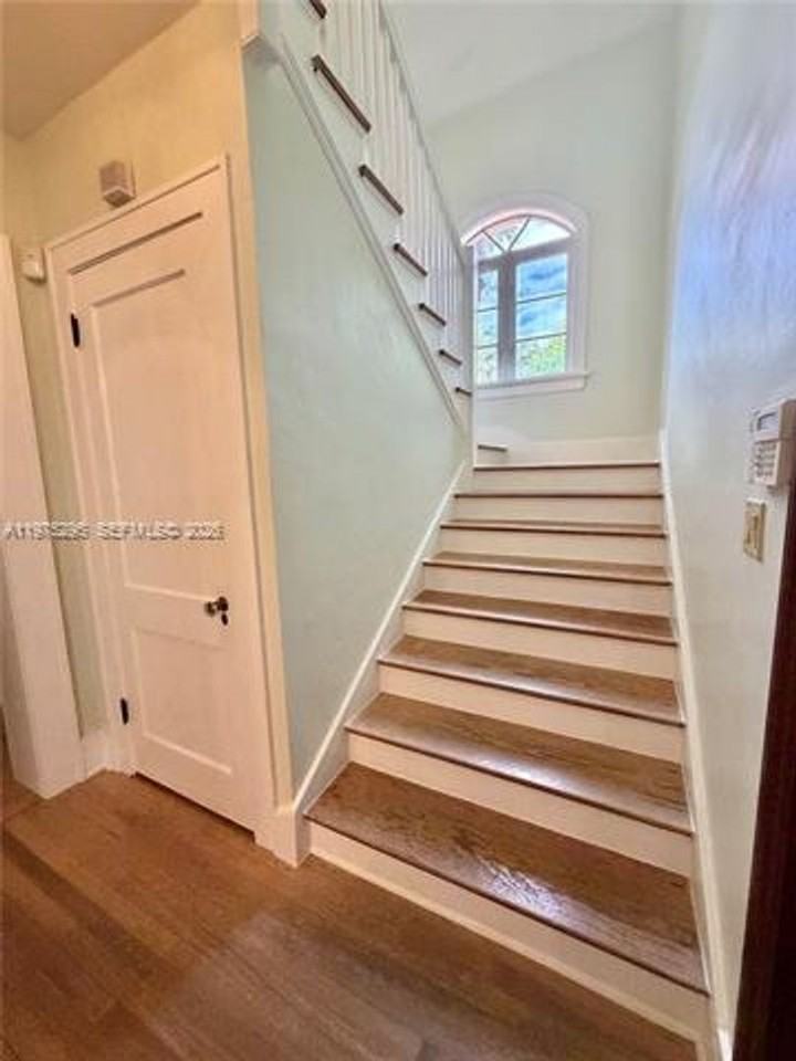 1222 Ferdinand St - Photo 5 of 22