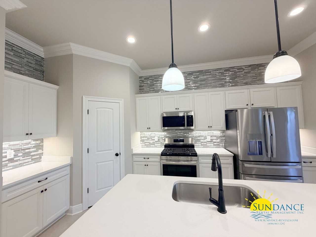 215 Hydrangea Blvd - Photo 7 of 36