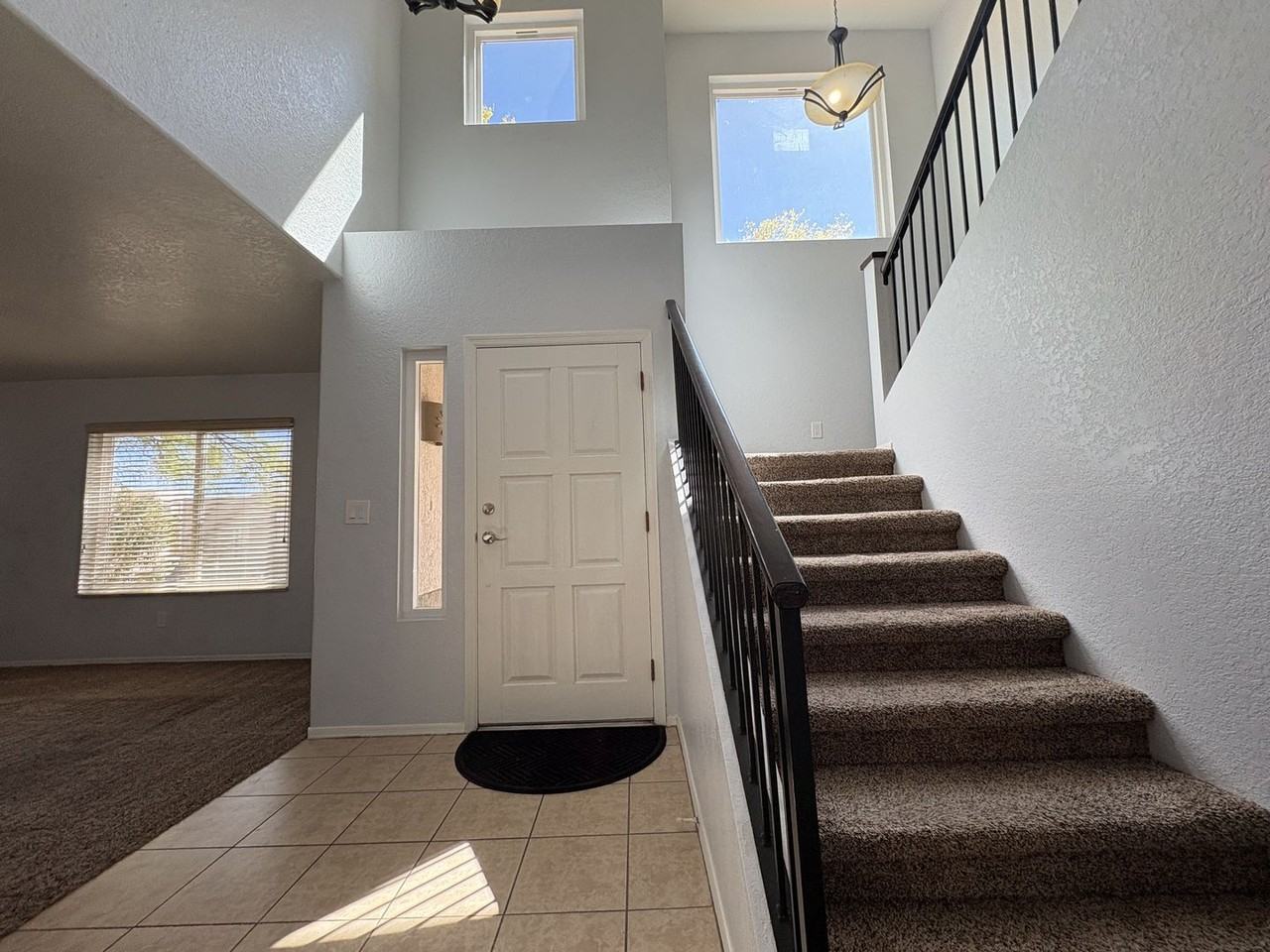 681 N Hearthside Ln - Photo 3 of 50