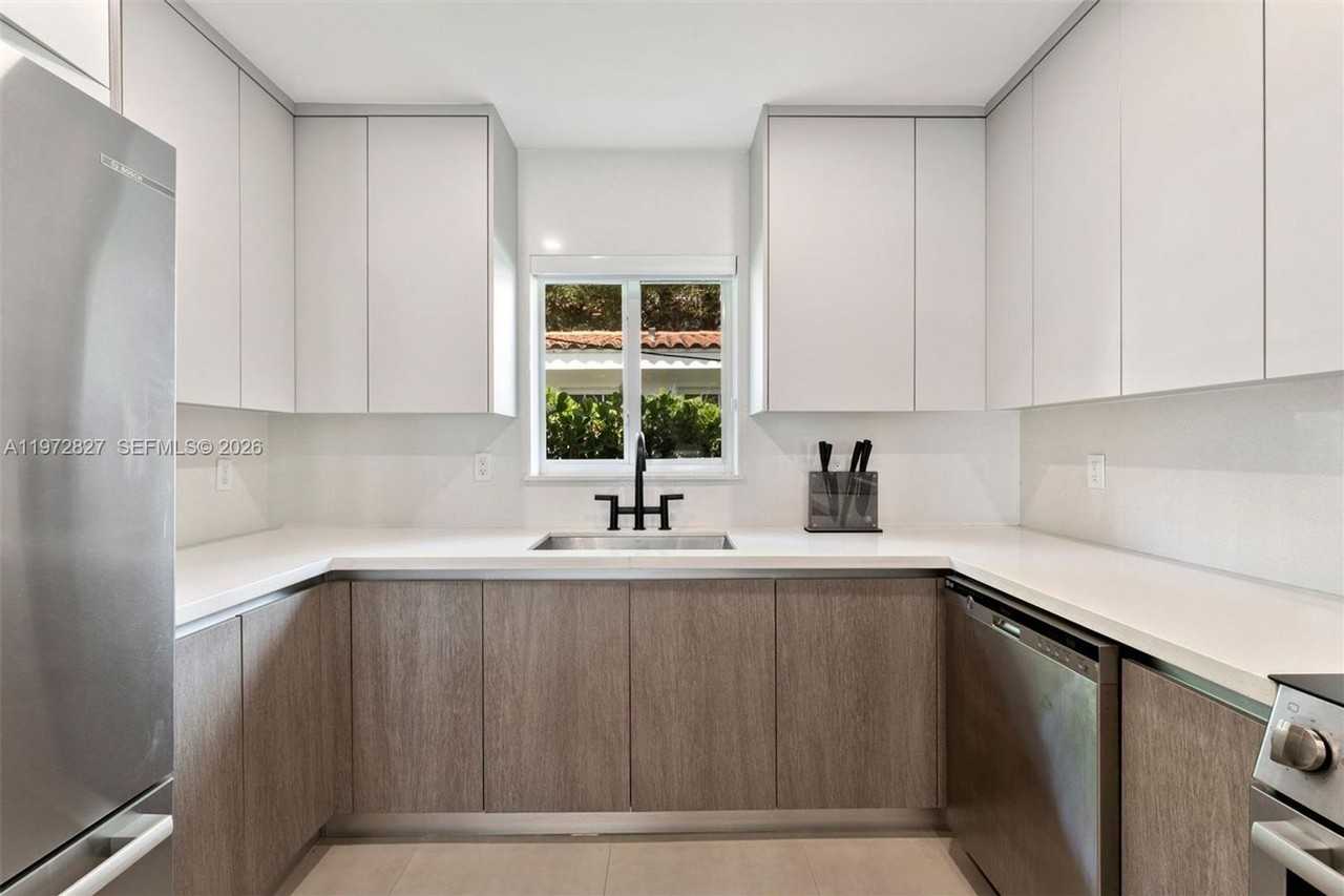 2402 2402 NW 42nd Street - Photo 2 of 20