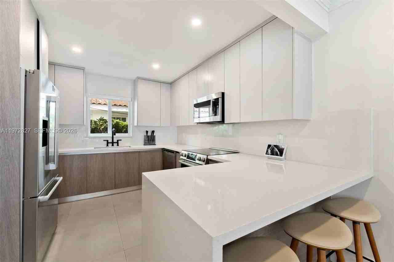 2402 2402 NW 42nd Street - Photo 3 of 20