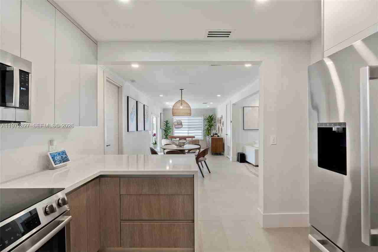 2402 2402 NW 42nd Street - Photo 5 of 20