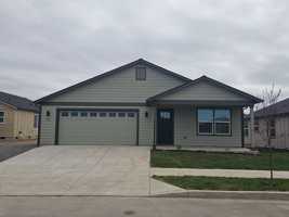 featured image of 621 Ne Arnold Rd