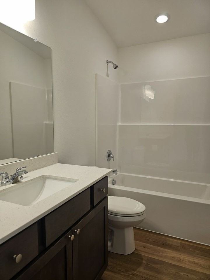 621 Ne Arnold Rd - Photo 5 of 9