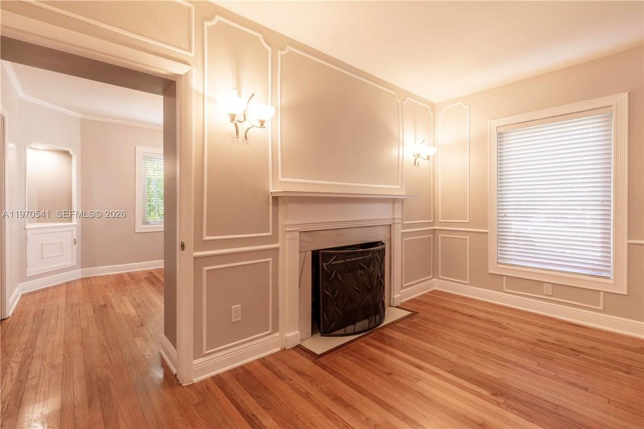 1350 Mendavia Ave - Photo 4 of 20