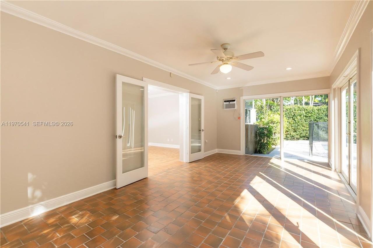 1350 Mendavia Ave - Photo 5 of 20