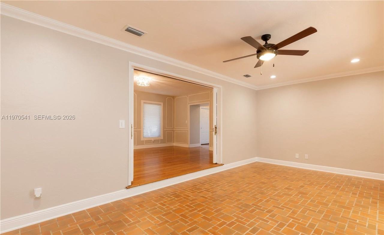 1350 Mendavia Ave - Photo 6 of 20