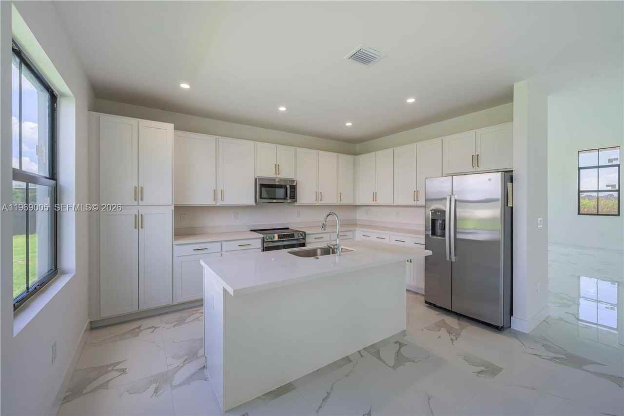 32242 Sw 194th Ave - Photo 2 of 21
