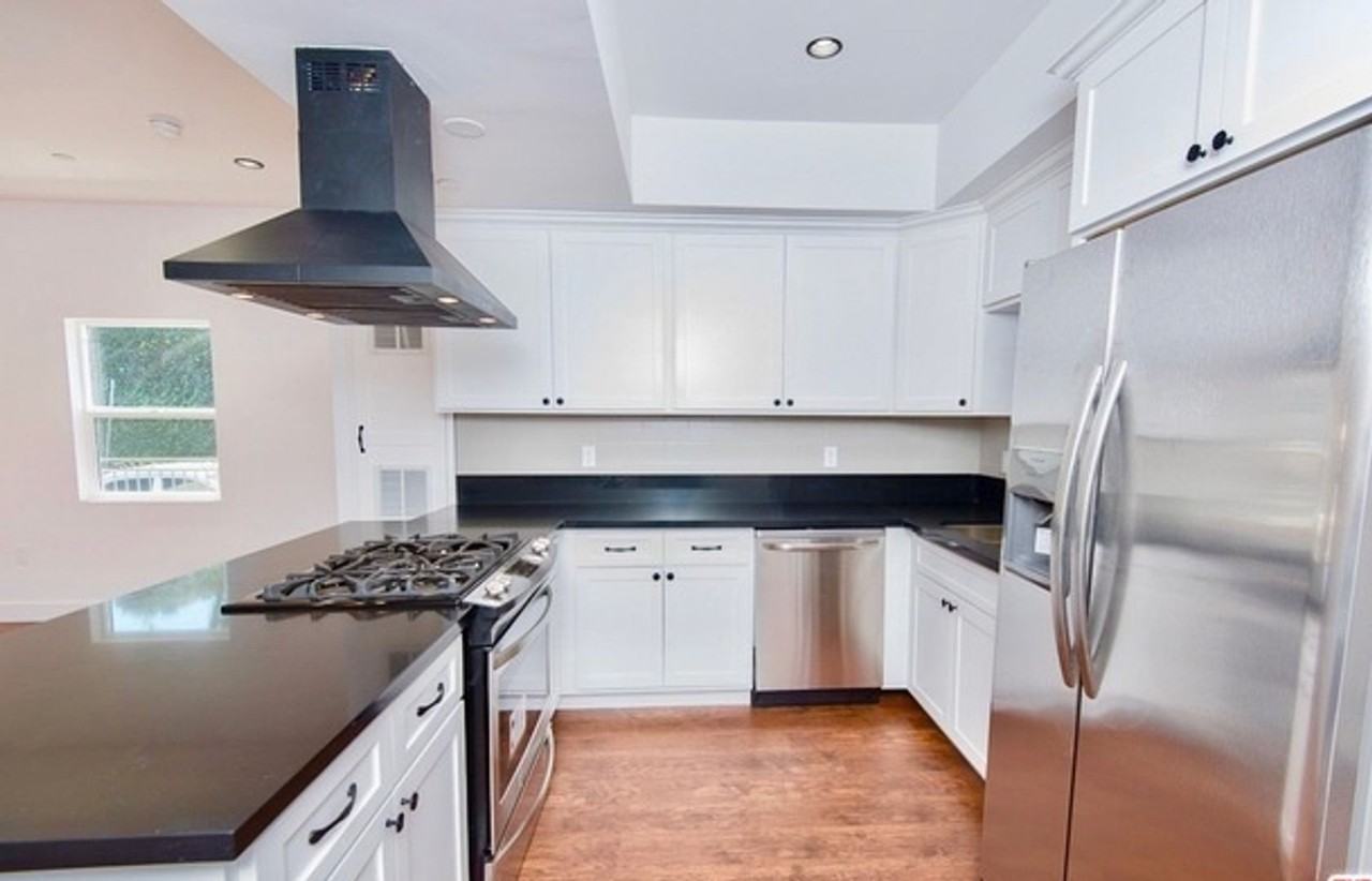 1861 S Longwood Ave - Photo 2 of 6