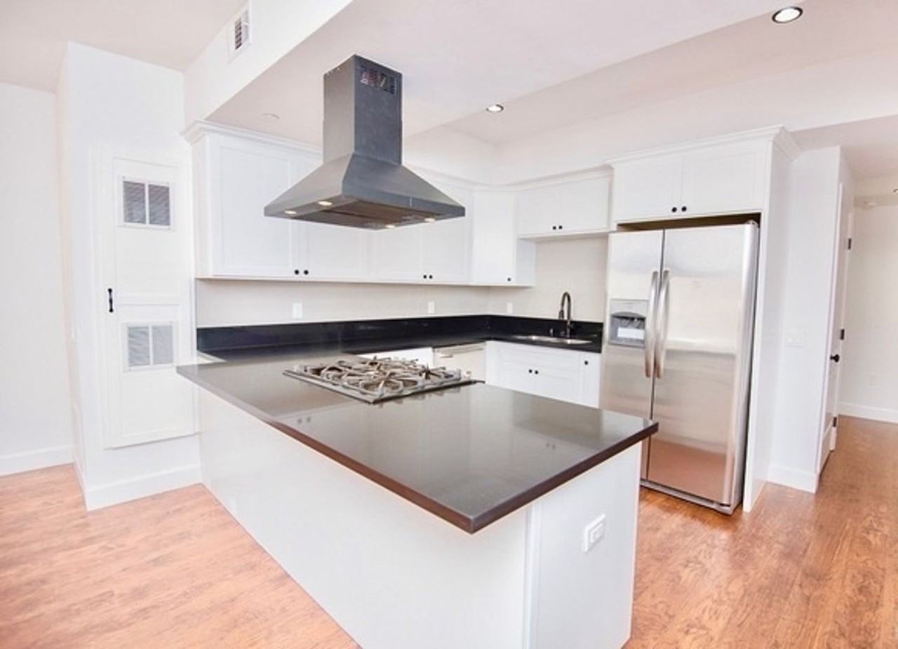 1861 S Longwood Ave - Photo 3 of 6